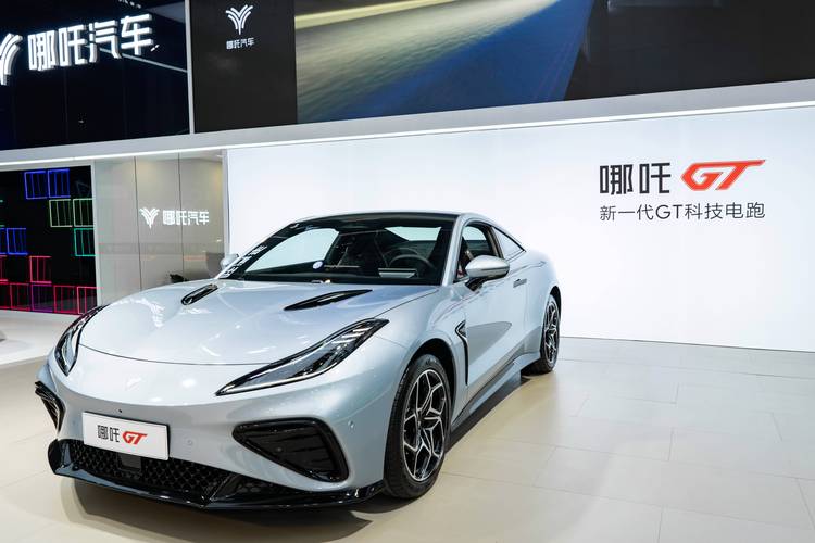 广州126哪吒汽车在智能汽车领域的表现，领途汽车在新能源汽车市场中的影响力